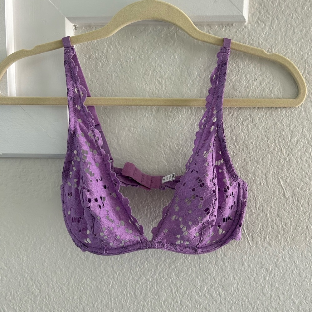 NWOT, Urban Outfitters Floral Lace Bra, fits like 32-34C
